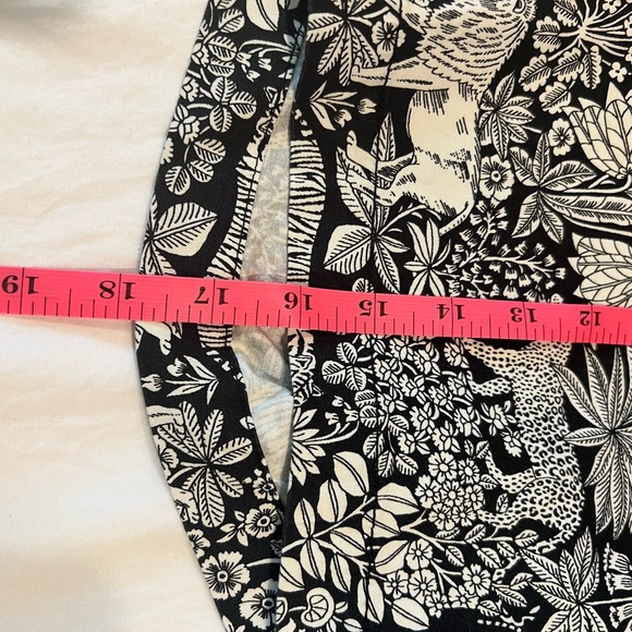 Talbots Black and White Floral Women Shorts - Picture 6 of 7